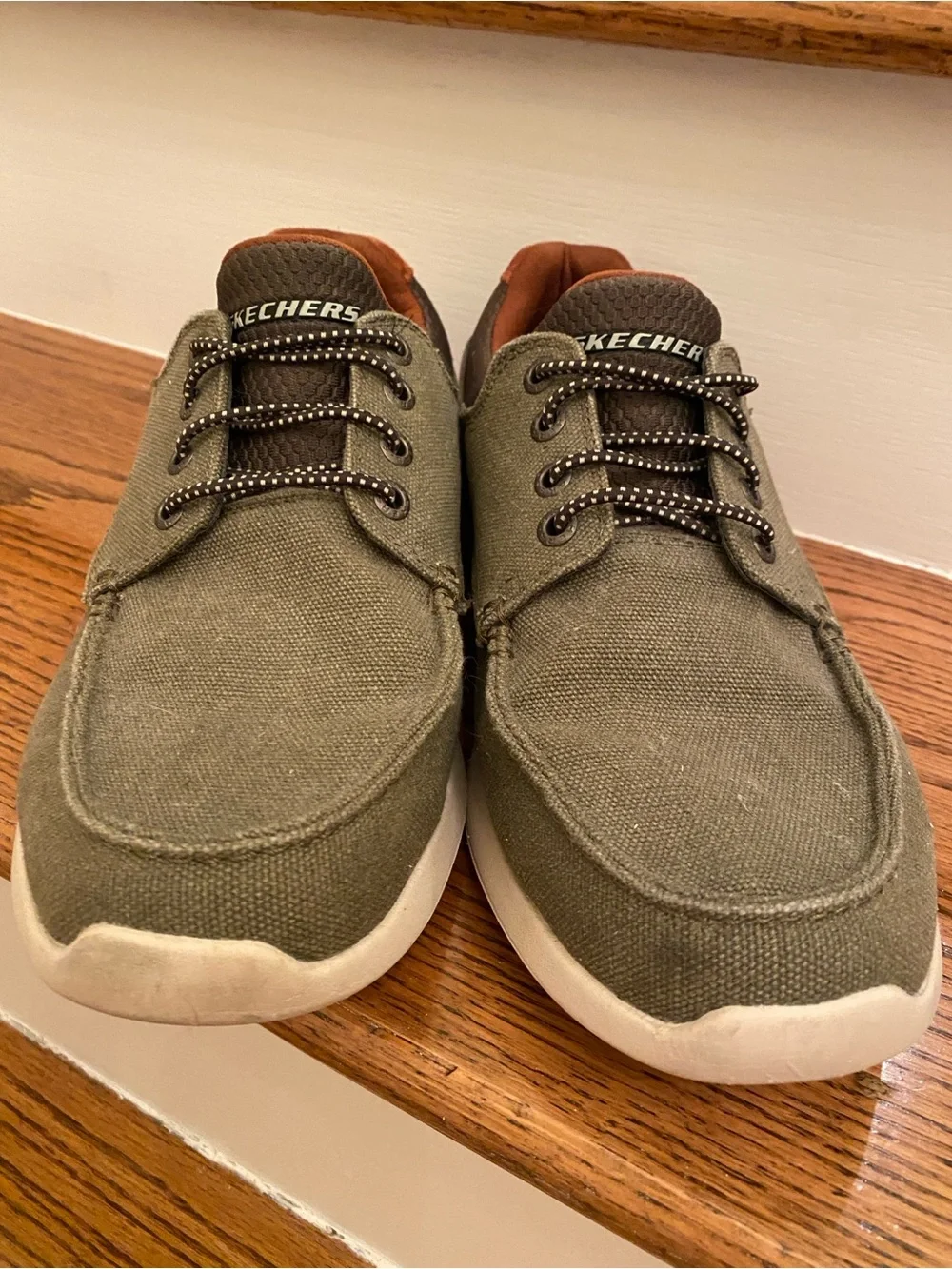 Skechers Men’s 10 Olive w/Brown Canvas Slip-On Lace-Up Sneakers Excellent Cond.